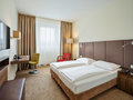 Classic Room with twin bed and night stand | Hotel Doppio in Vienna